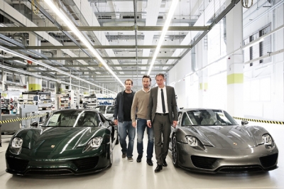 兩大球王因Porsche聚首!P. Sampras與C. Moya參訪Zuffenhausen廠區