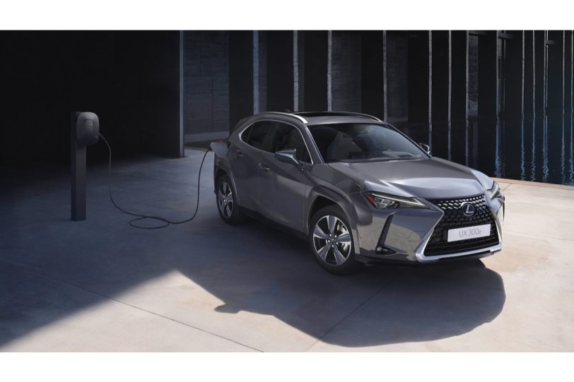 鋰電池容量從54.4 kWh提高到72.8 kWh，Lexus UX300e 新年式樣發表！