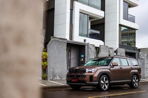 華麗轉身的戶外系家庭玩咖,2025 Hyundai Santa Fe Turbo Hybrid GLTH-C Premium