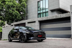躍黑與酒韻紅的刺激,2021 Mazda3 Hatchback 旗艦進化型