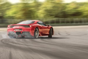 偉大的Ferrari創新：電子差速器和側滑角控制系統