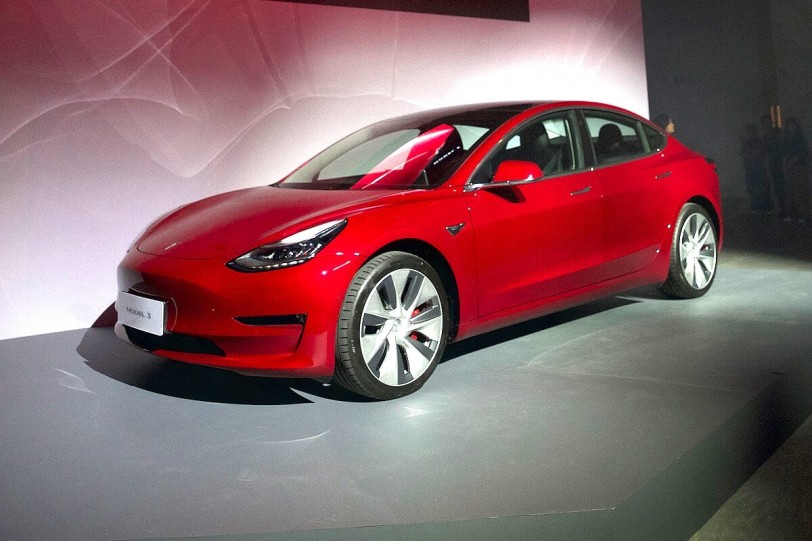 Tesla Model 3正式亮相！已線上開放訂購