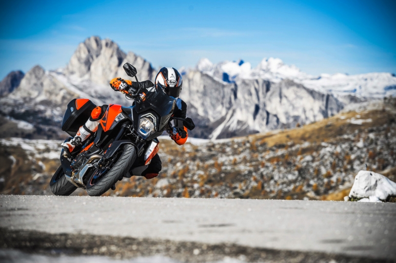 KTM 1290 Super Duke GT、1290 Super Adventure 運動休旅車款跨界登場