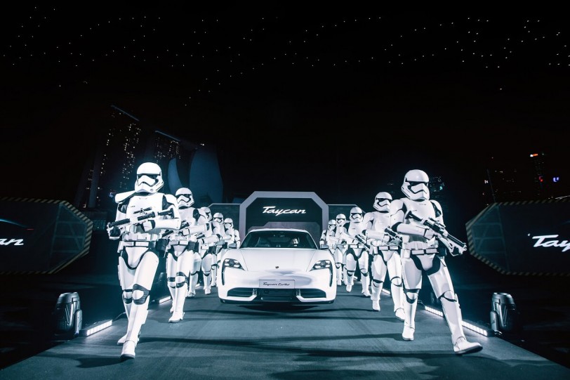 Porsche Taycan於新加坡進行亞洲首發 Star Wars風暴兵列隊迎接，並展示星艦草圖