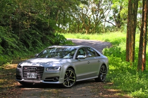 讓總裁愛上自駕的605hp戰艦主砲，Audi S8 Plus試駕報導