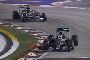 粉絲集氣為Mercedes-AMG Petronas銀箭雙雄加油喝采