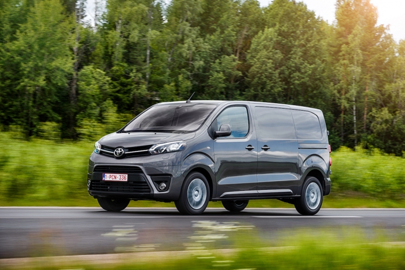 向 ProAce 看齊的半截車頭設計，Toyota 新世代商用車暫名 GranAce 2019 年問世、與 Hiace 並肩作戰