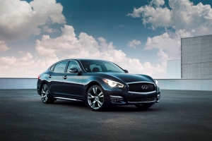 New INFINITI Q70「色藝無雙」正式上市，預售配額銷售一空