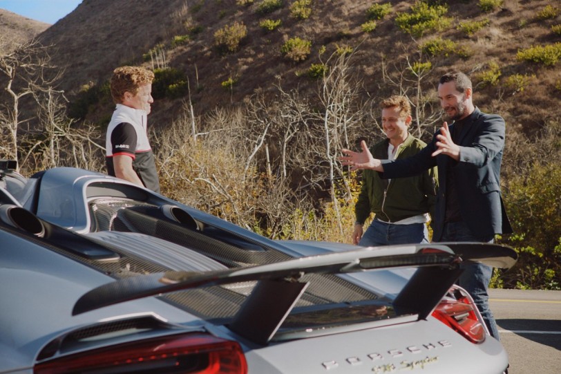 「殺神」基努李維在加州公路上試駕Porsche Taycan(內有影片)