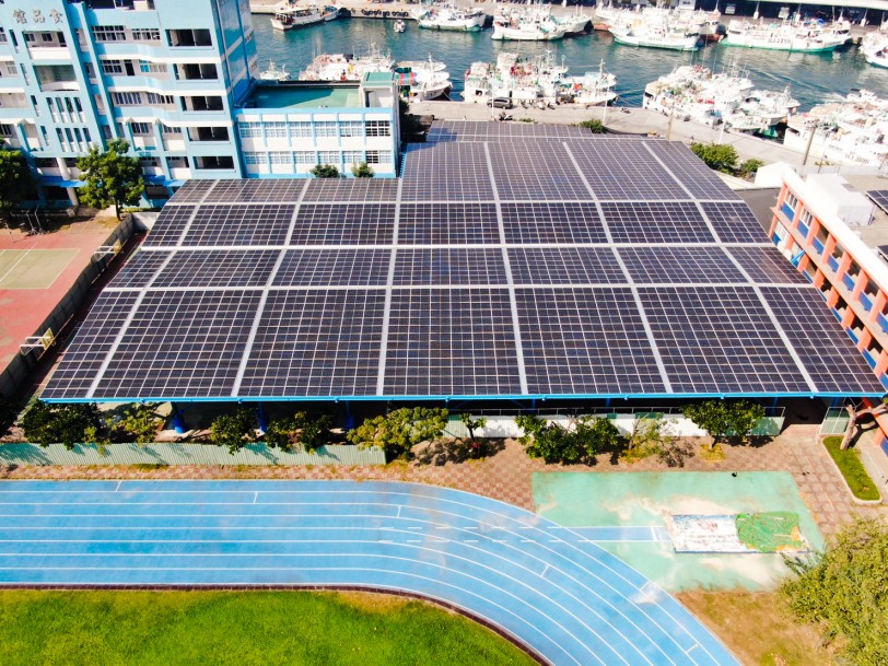 裕電能源打造全台第一座「陽光球場」進軍綠能校園