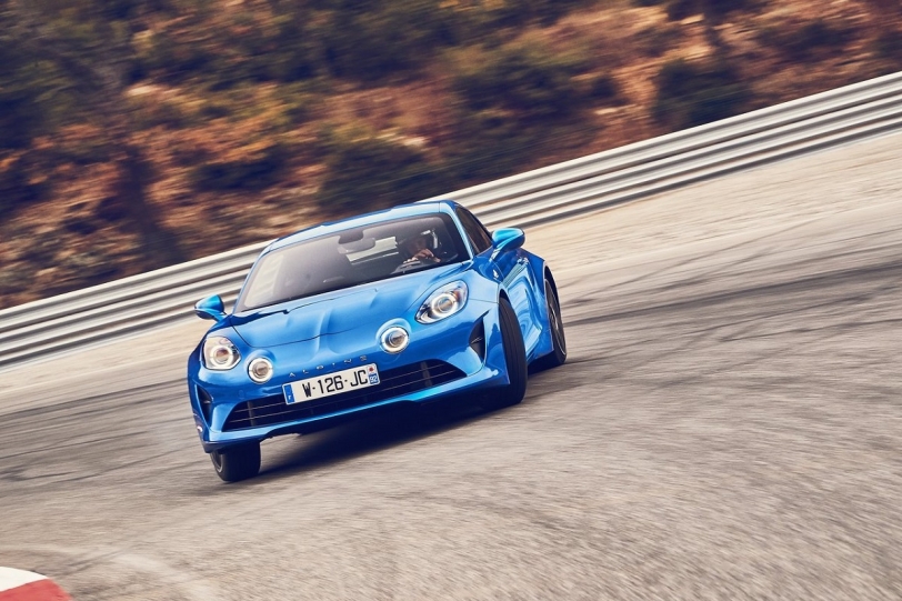 由精彩的飄移視頻 讓你了解Alpine A110多麼有樂趣！