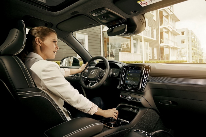 Volvo下一代Sensus多媒體系統將與Google合作，直接內建語音助理