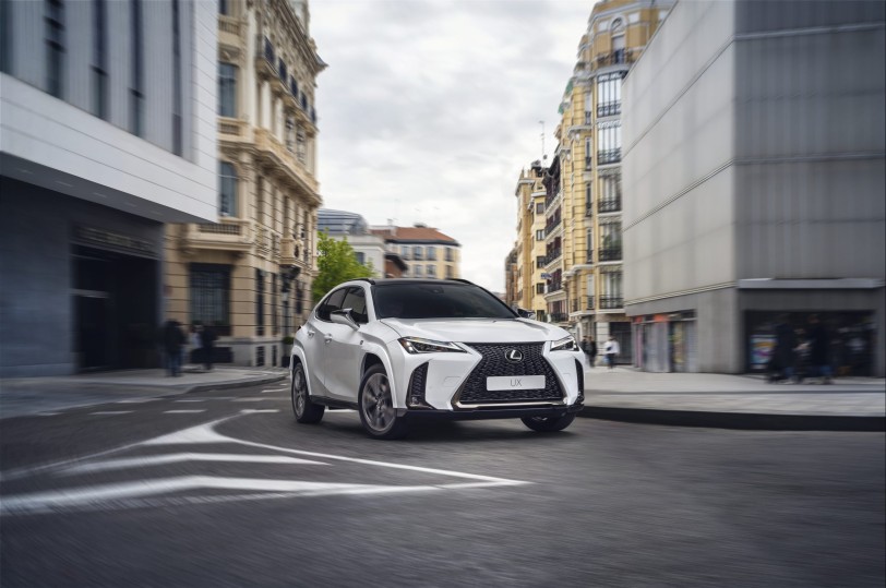 內裝小幅改良、車身與底盤剛性同步強化，Lexus UX 中期改款亮相！