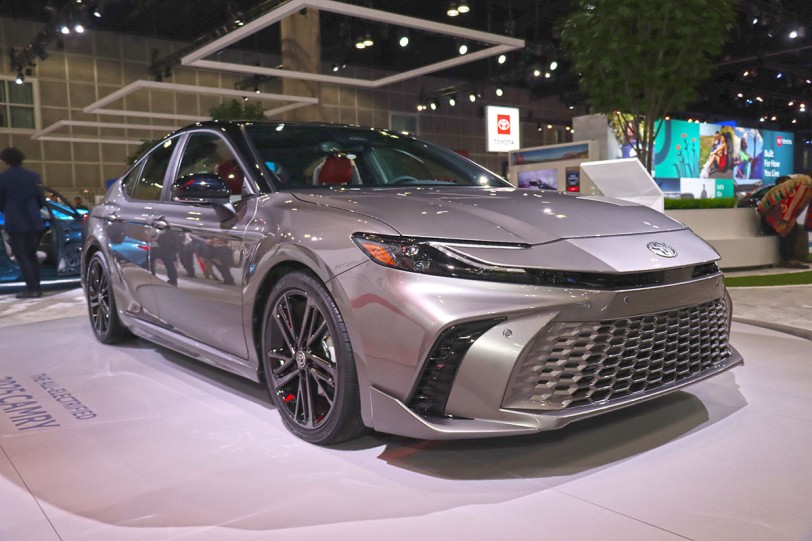 2023 洛杉磯車展直擊：中國、北美市場外觀內裝細節大不同，Toyota Camry 第九代詳解！