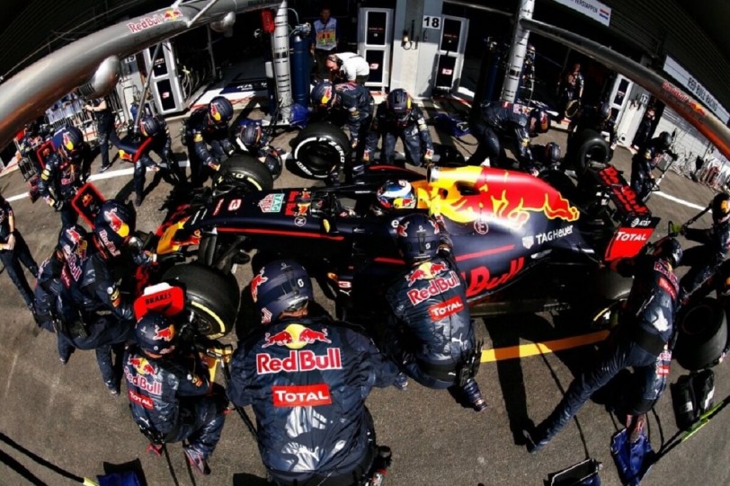 又打破世界紀錄！Red Bull F1車隊不到1.9秒換好輪胎(內有影片)
