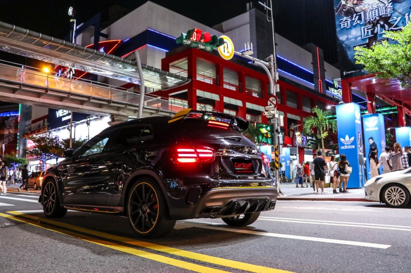 劃破黑夜的寂靜，Mercedes-AMG GLA 45 4MATIC Yellow Night Edition試駕報導