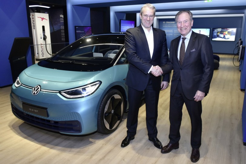 Volkswagen ID.純電家族線上購車新模式，傳統經銷商轉型顧問