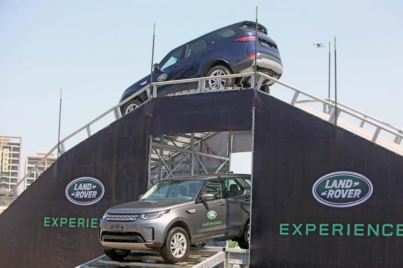 在都會叢林中享受越野樂趣,Land Rover Above & Beyond Tour 全地形挑戰體驗