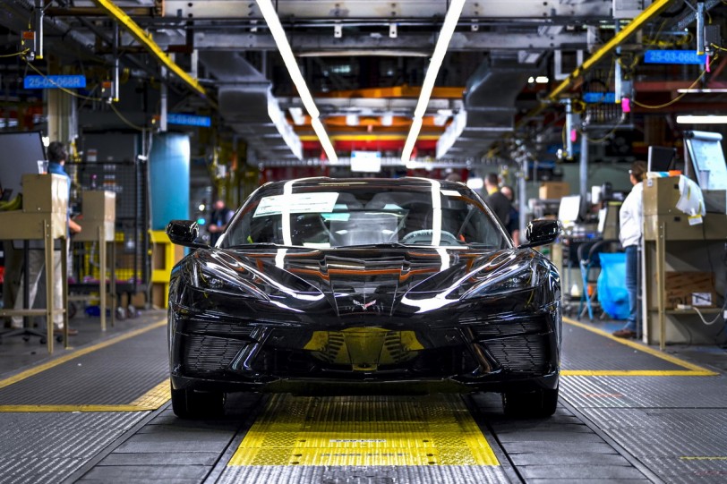 「中置引擎」美國跑車精神號新篇章！2020 Chevrolet Corvette Stingray開始生產