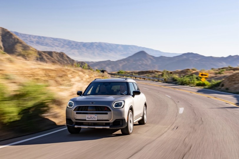 新世代MINI Countryman S ALL4配置48V輕油電輔助，呈現極進式純粹駕馭樂趣