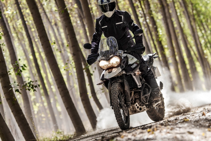 TRIUMPH TIGER 800 XRx、TIGER 800 XCx雙車款 全方位猛虎再次出閘！