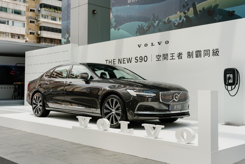 Volvo S90 T8 Inscription 挑剔品味席捲信義區 「極致感官之旅」於信義微風即刻啟程