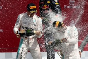 Lewis Hamilton稱霸英倫英國站 Mercedes-AMG PETRONAS再次戰勝經典賽道