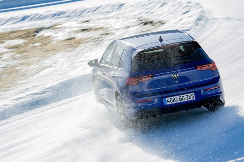加選R Performance套件，讓Volkswagen Golf R增添飄移與紐柏林最速模式