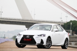 不難發現,只須細細品味,試駕2017小改款Lexus IS200t F Sport NAVI