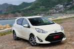 80萬不到的小資油電優質選！Toyota小改款Prius C試駕報導