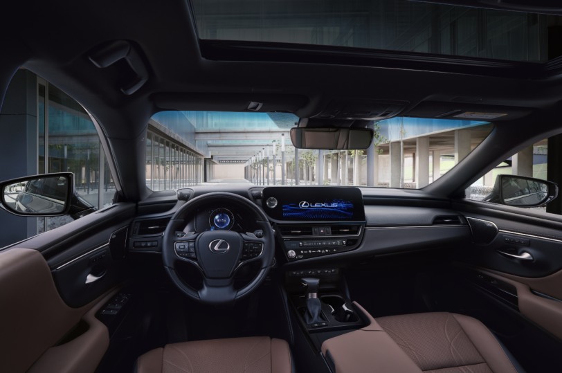 升級車載主機、放棄 Remote Control 滑鼠板，Lexus ES 2023 年式樣歐洲先行亮相