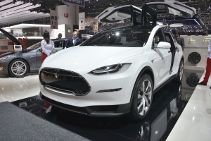 新款Tesla Model X SUV即將開始販售