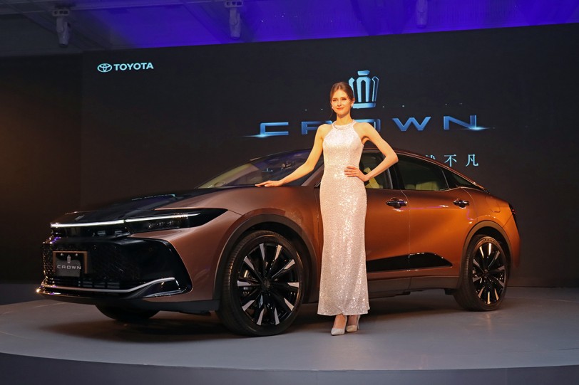 雙油電動力編成 157 萬/207 萬、配額 800 台，睽違 50 年 Toyota CROWN 正式在台發表！