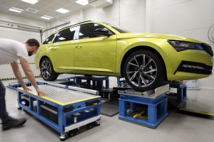 搖晃它並且聆聽,Skoda隔音工程的前置作業