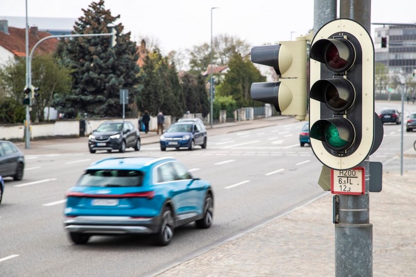 Audi將在歐洲推出全新即時交通服務 第一時間讓駕駛知道前方的交通號誌