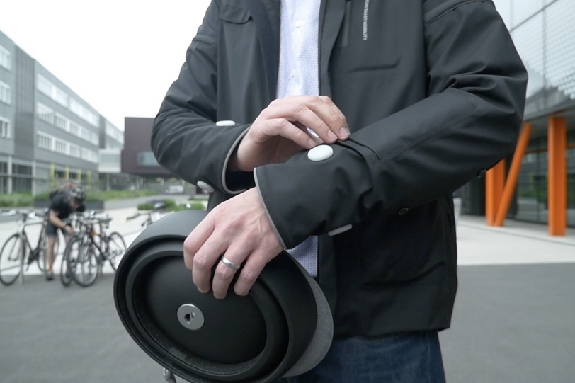 真實版「燕尾服」！Ford研發智慧夾克保護單車騎士