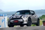 少即是多！MINI Cooper S以更清晰面容二次詮釋純粹駕馭