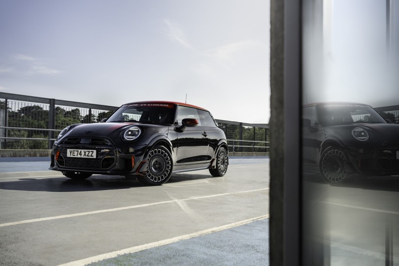 MINI推出新款John Cooper Works賽車化升級配件