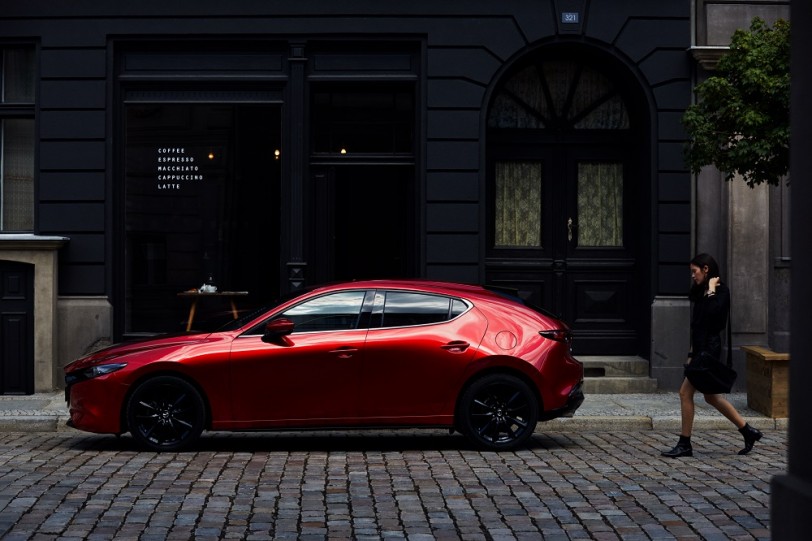 旗艦型調降 2.6 萬、取消頂級型與新增酒韻紅內裝，2021 年式樣 Mazda3 發表