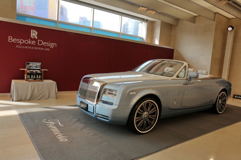 台灣藍鵲搭配Rolls-Royce Phantom Drophead Coupe，6688萬元世界唯一