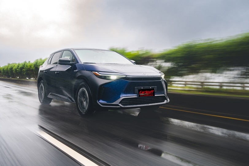 改進儀表顯示電量%數、快速充電性能，Toyota bZ4X 日規車型 5 月將推回廠軟體更新