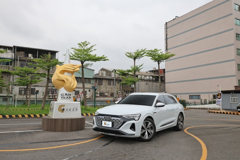 Audi Q8 e-tron 獲頒《2024車訊風雲獎 最佳進口豪華中大型電動車》