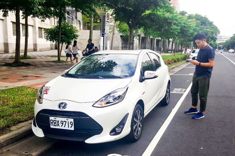 iRent共享汽車 雙北路邊租還車隊供不應求！PRIUS c油電車/電動機車更便利