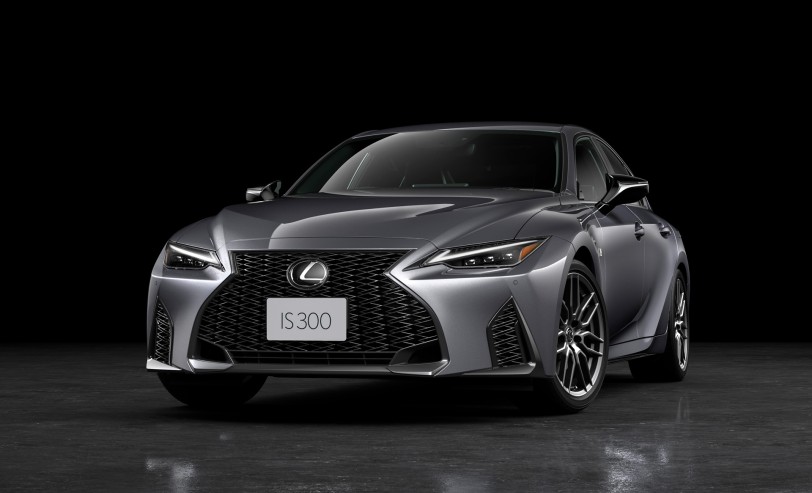 新增360度環景影像、前排通風與駕駛座記憶功能，2025 Lexus IS 300h F Sport Mode Black IV 221 萬起正式發售