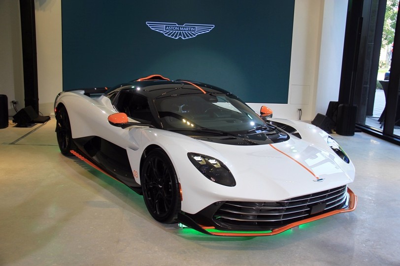 Aston Martin台中旗艦展示暨服務中心正式開幕，全球限量999輛Valhalla登台亮相