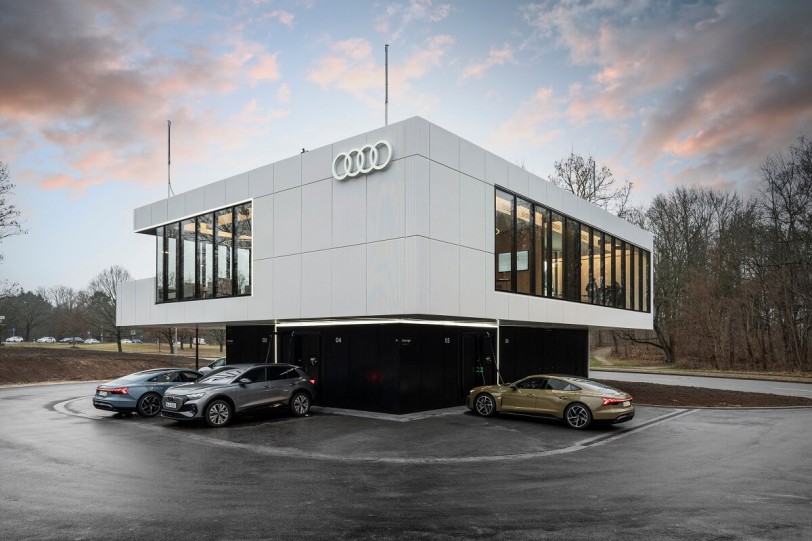 世界首創的複合式充電中心Audi charging hub，開始營運