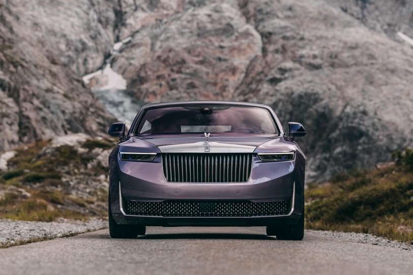 Rolls-Royce推出全車體客製化車款Droptail：La Rose Noire和Amethyst絕美登場