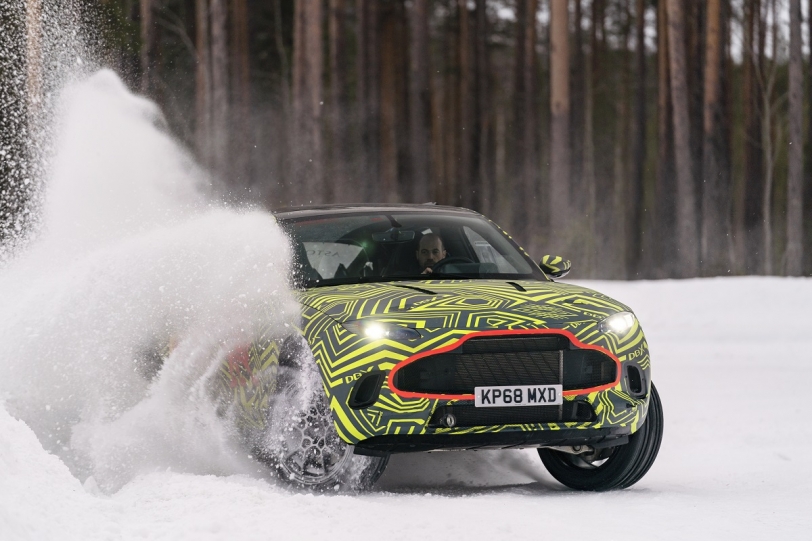 Aston Martin DBX在瑞典雪地的極端情況下進行測試(內有影片)