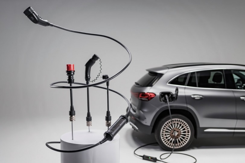 Mercedes-Benz為EQ車系和插電式混合動力車款推出新型「萬用」充電器