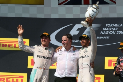 F1匈牙利站，銀箭雙雄獨走 Hamilton 後來居上